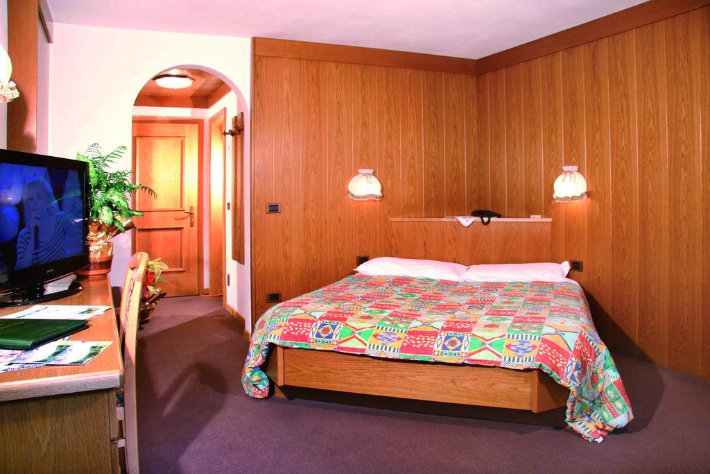 Hotel Villetta Maria Cottage Canazei Room photo